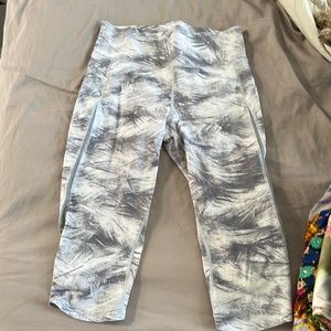 Lululemon cropped pants
